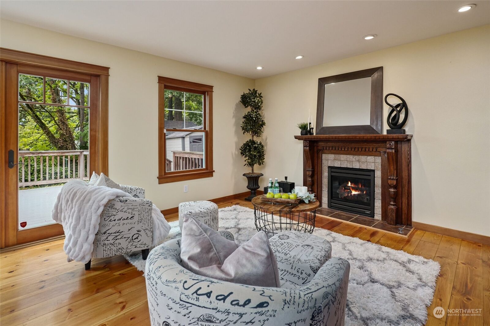 Property Photo:  1545  Kirkland Avenue  WA 98033 