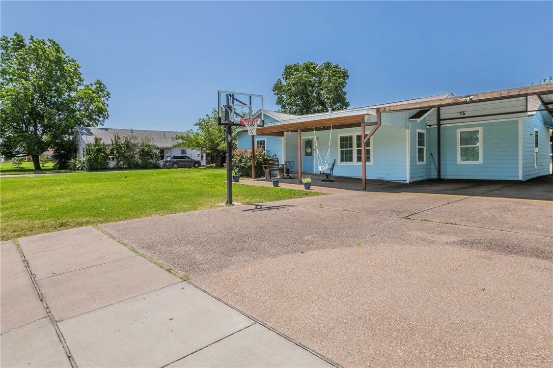 Property Photo:  1127 S 29th Street  TX 76711 