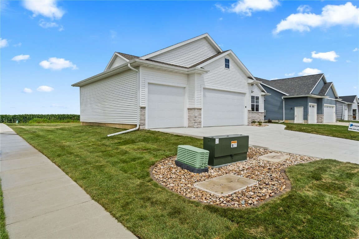 Property Photo:  1320 Hickory Ridge Drive  IA 52302 