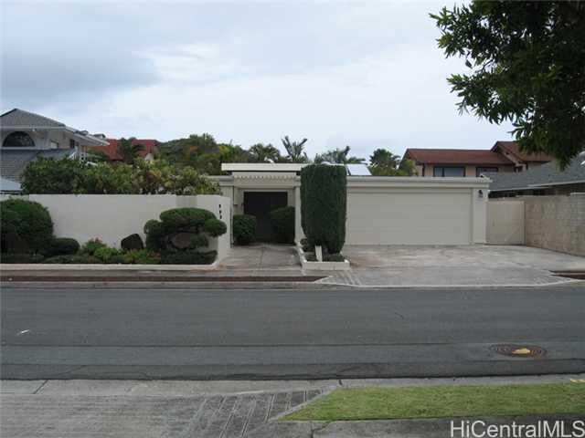 Property Photo: 221 Ainahou Street HI 96825