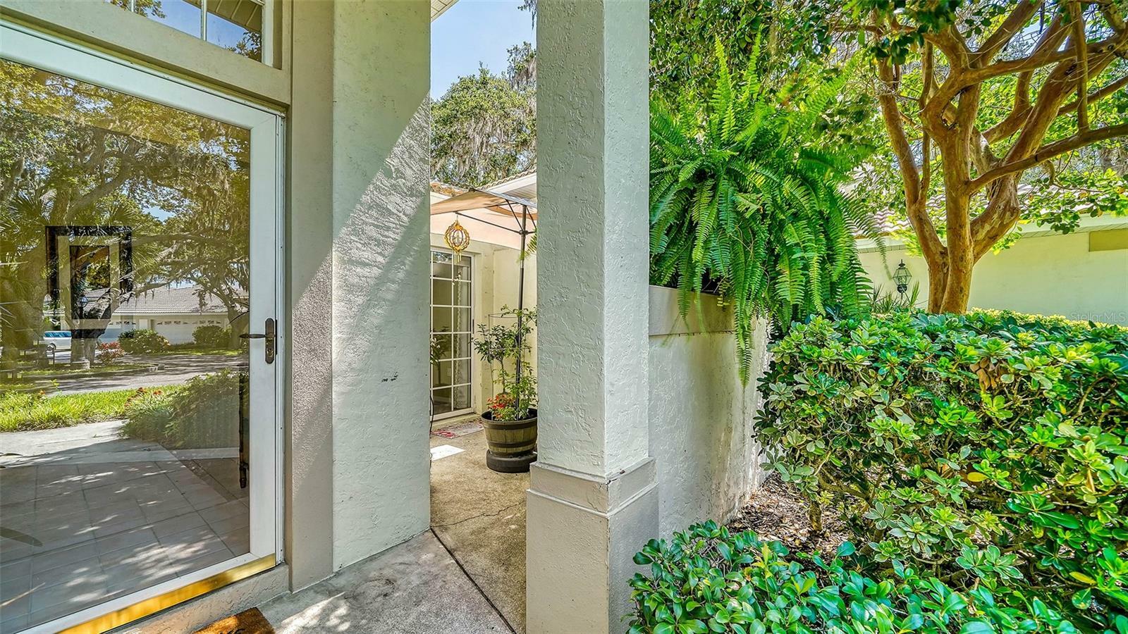 Property Photo:  7017 Woodside Oaks Circle  FL 34231 