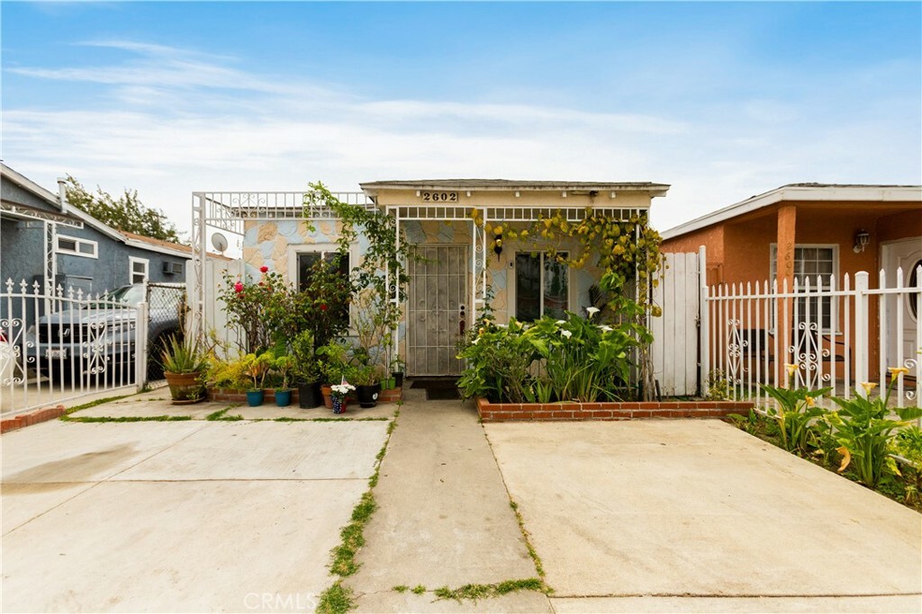 Property Photo:  2602 E 127th Street  CA 90222 