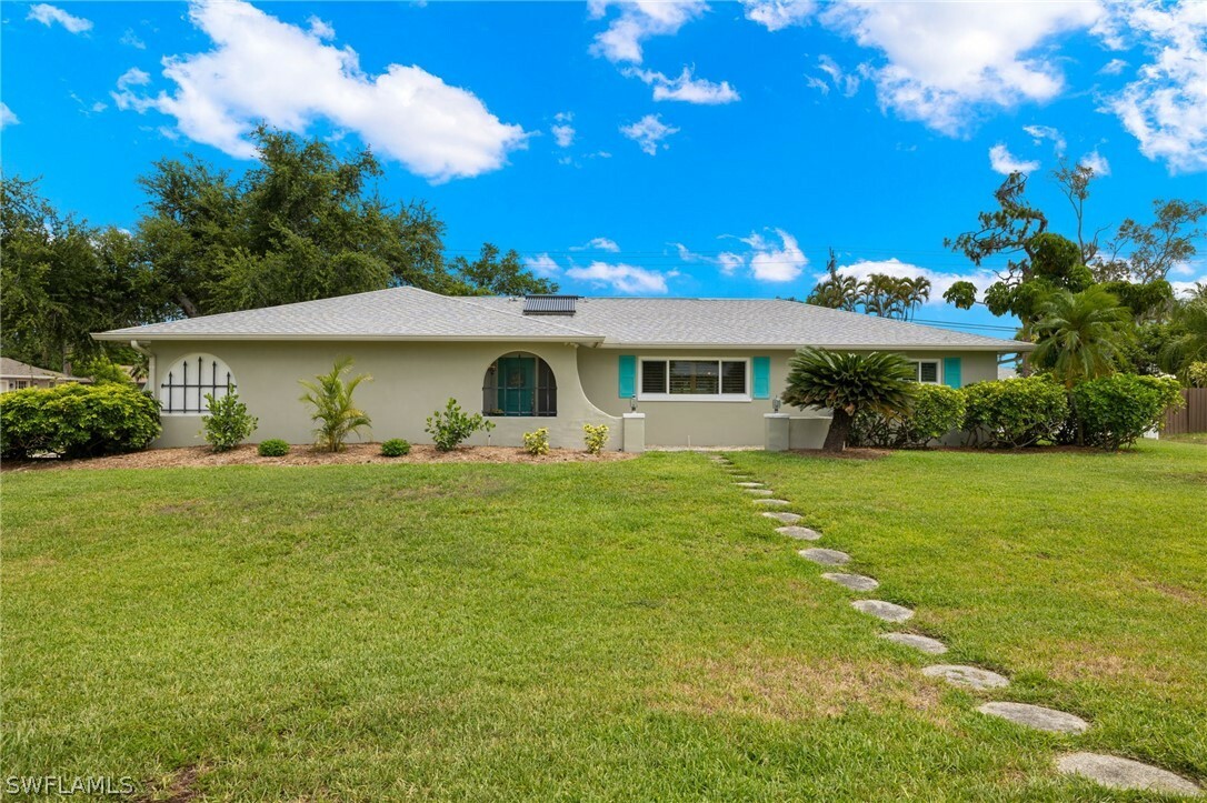 Property Photo:  2301 La Salle Avenue  FL 33907 