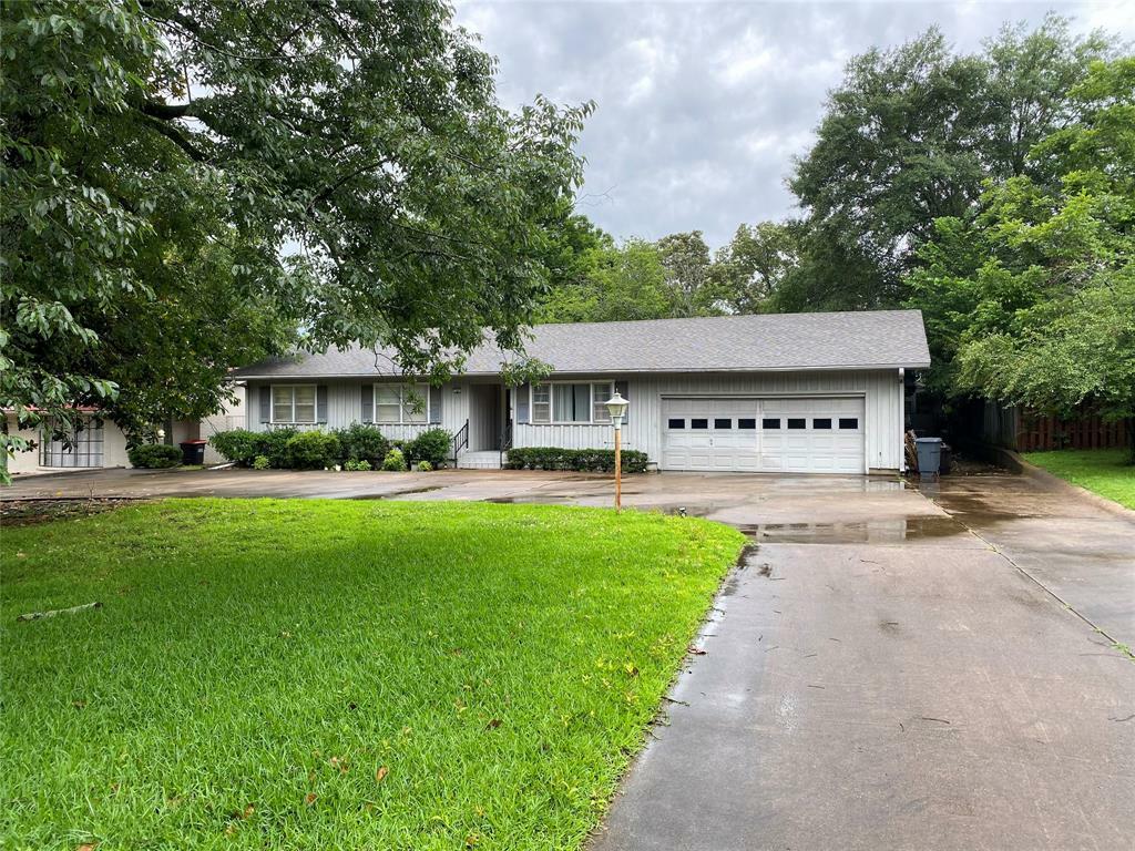 Property Photo:  560 SE 33rd  TX 75460 