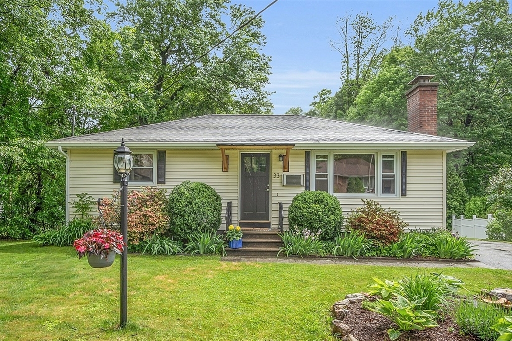 Property Photo:  33 Wendover Rd  MA 01606 