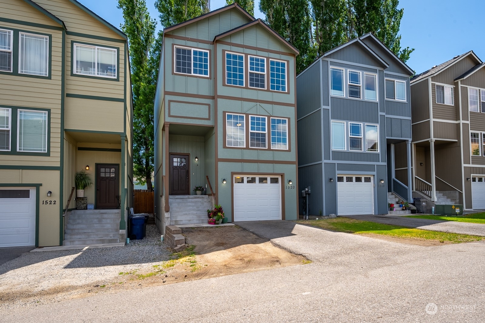 Property Photo: 1520 Historic Lane WA 98801