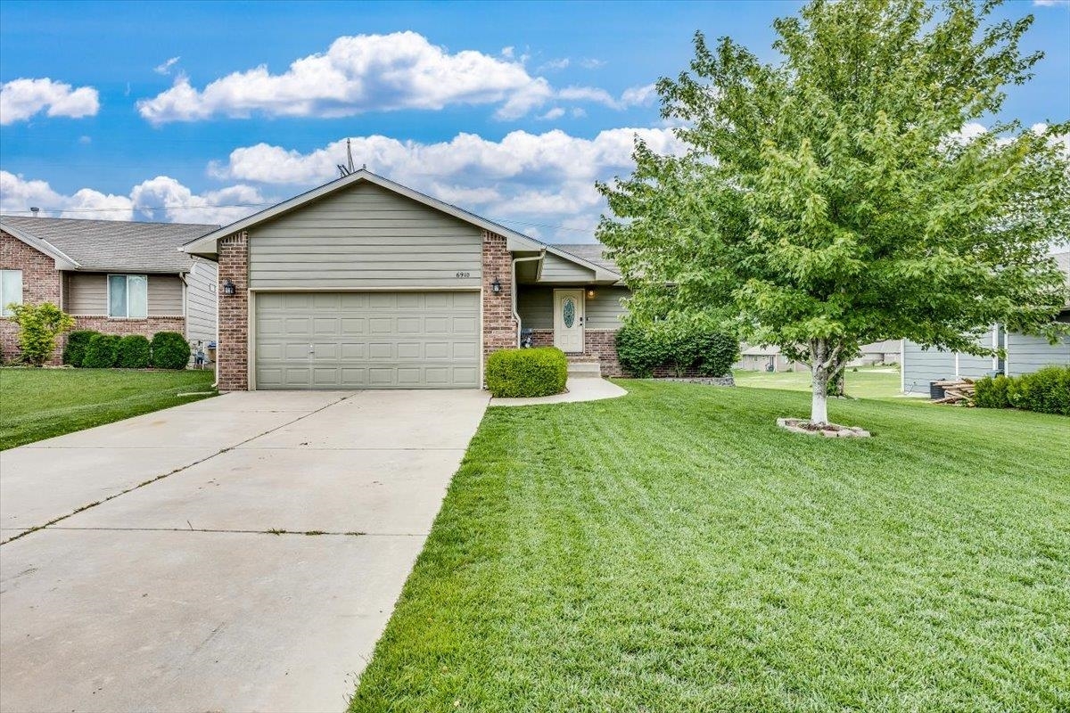 Property Photo:  6910 N Wendell Ct  KS 67219 