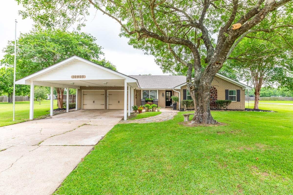 Property Photo:  10903 Greenway Dr  TX 77705 