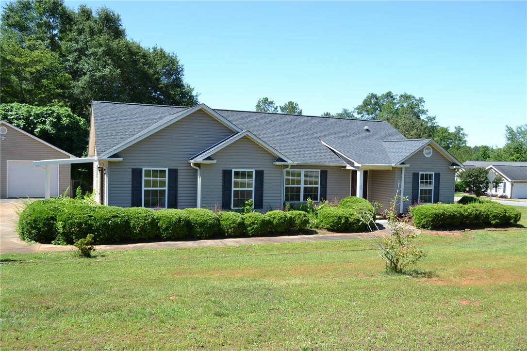 Property Photo: 100 Andi Lane SC 29626