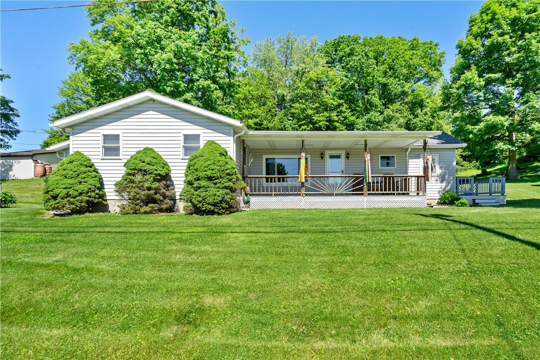 Property Photo:  165 Strawcutter Rd  PA 15627 