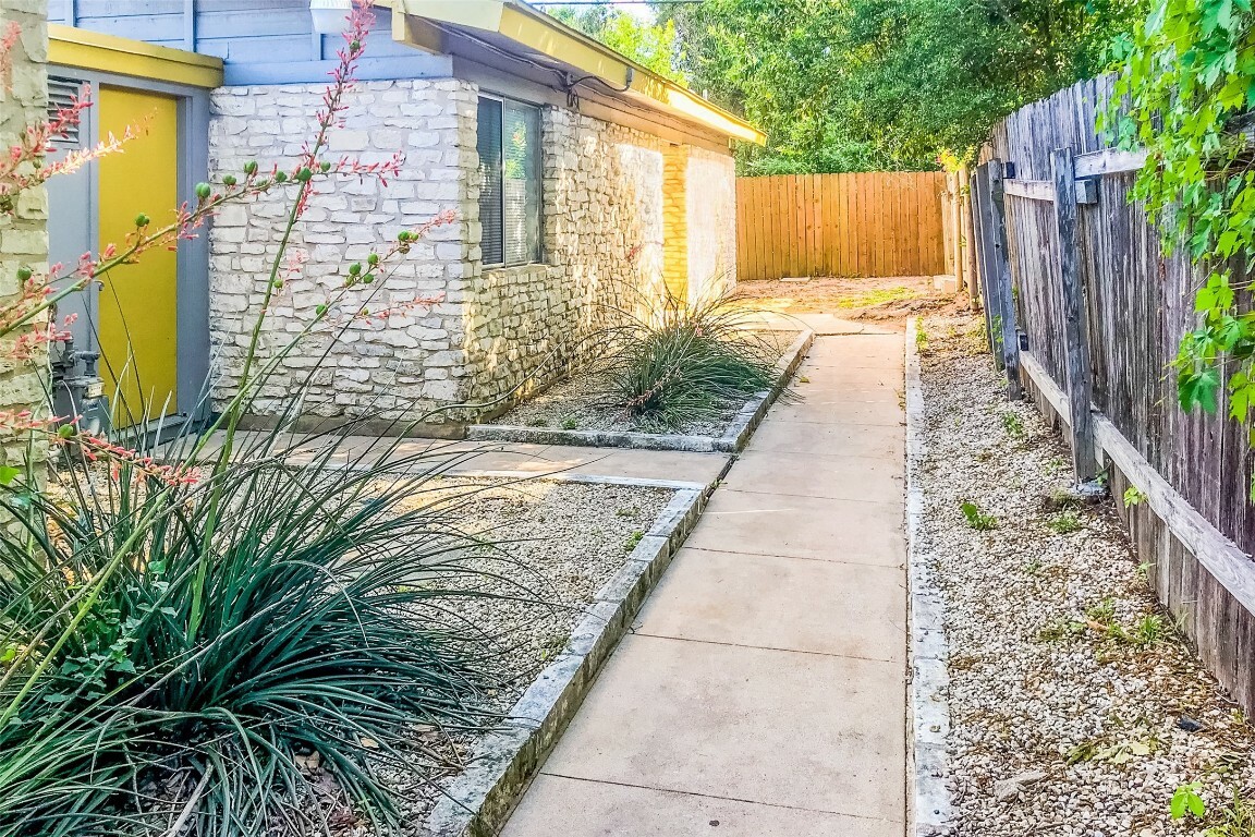 Property Photo:  2805 Lovell Drive B  TX 78723 