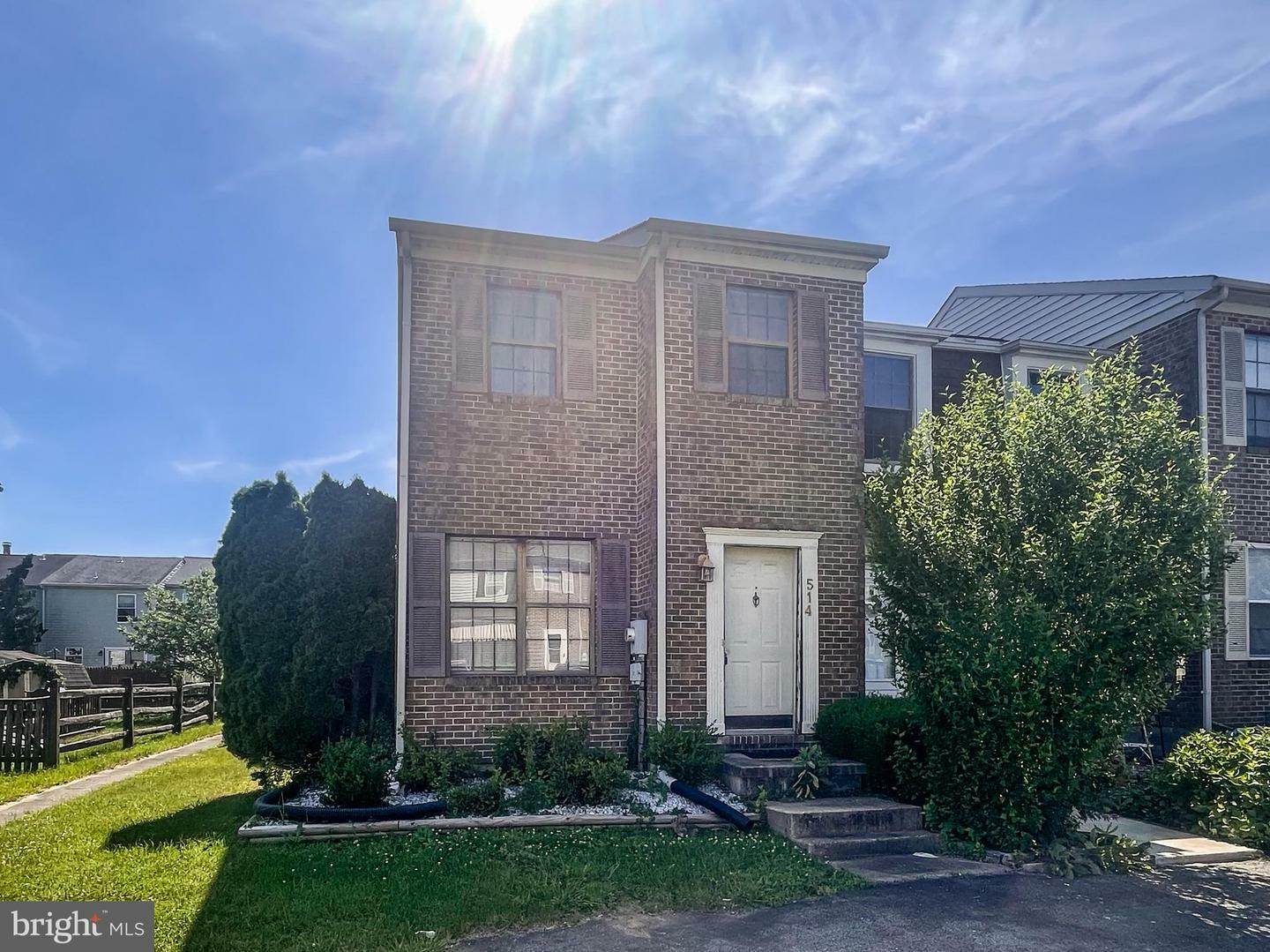 Property Photo: 514 Sparrow Court DE 19702