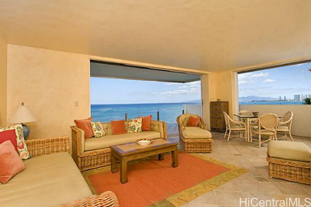 Property Photo: 3065 Kalakaua Avenue 6 HI 96815