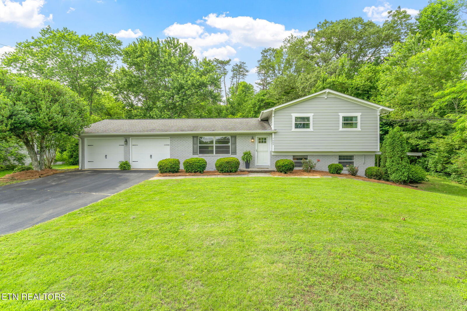 Property Photo:  7605 Luscombe Drive  TN 37919 