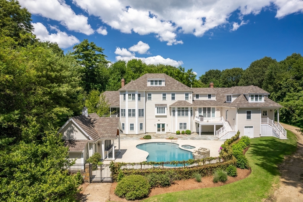 Property Photo: 7 Tall Tree Dr MA 01915