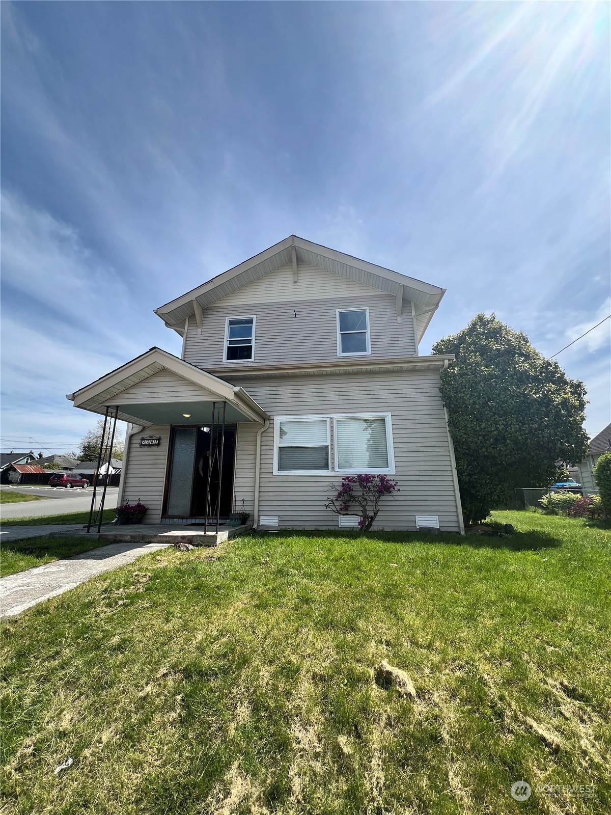 Property Photo: 2201 Highland Avenue WA 98201