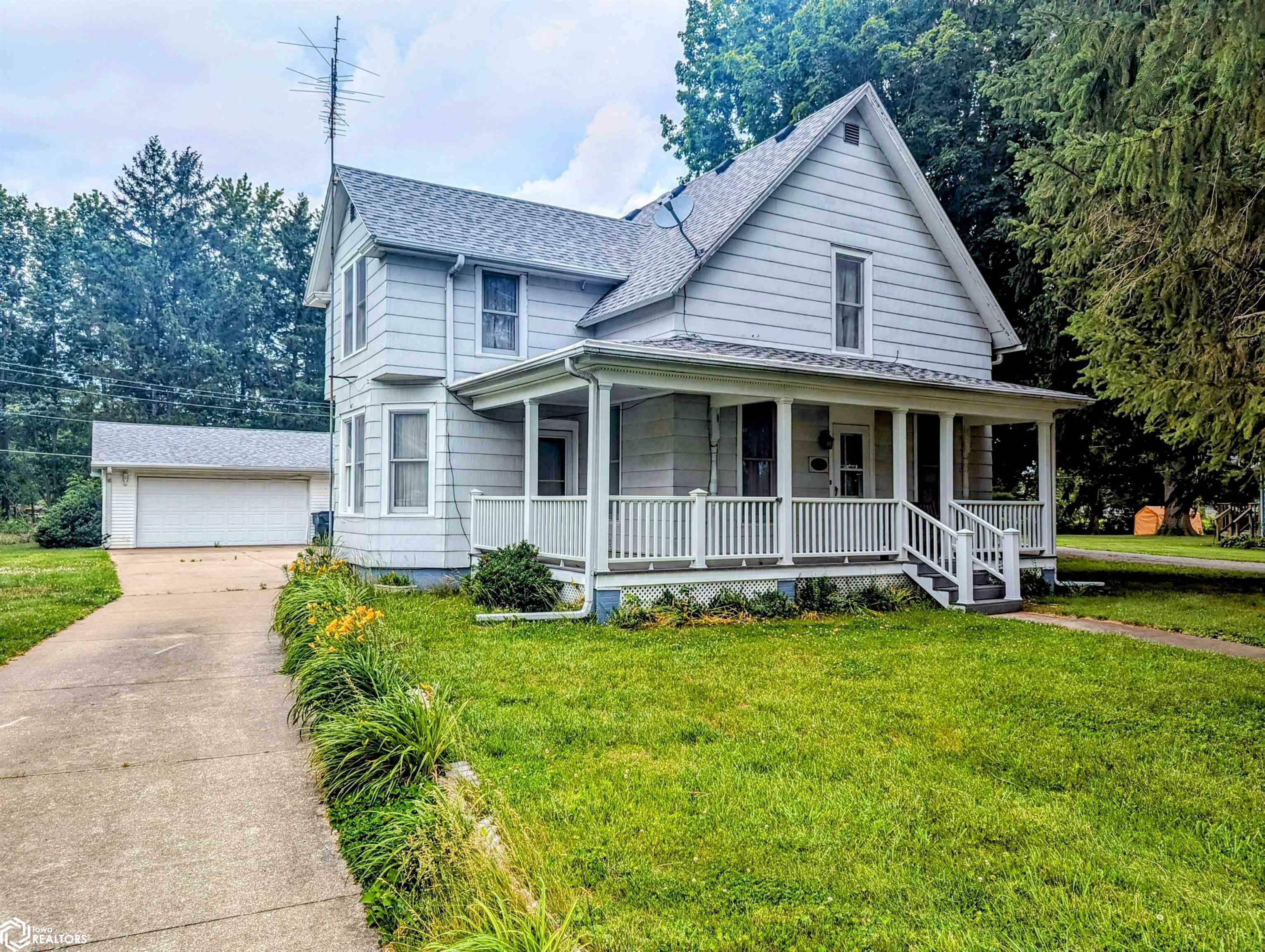 Property Photo:  308 Crescent Drive  IA 52638 