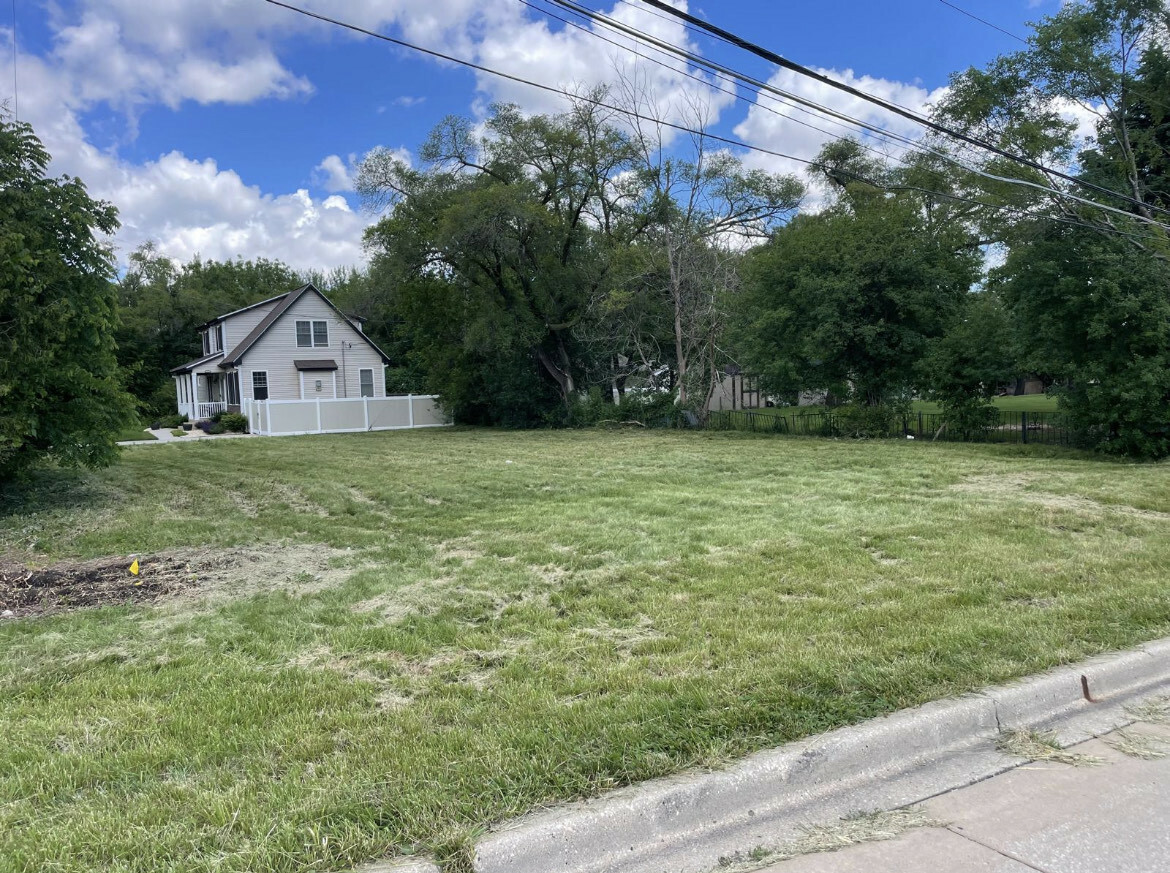 Property Photo:  600 E Armitage Avenue  IL 60101 