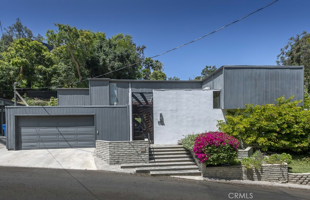 Property Photo:  3977 Oeste Avenue  CA 91604 