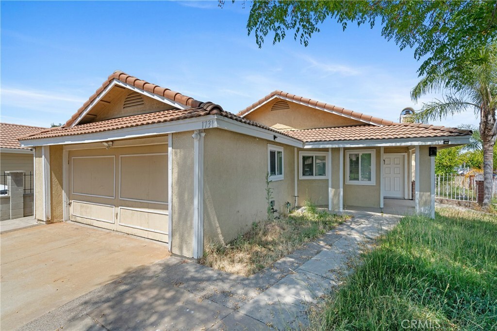 Property Photo:  1731 Sycamore Street  CA 92570 