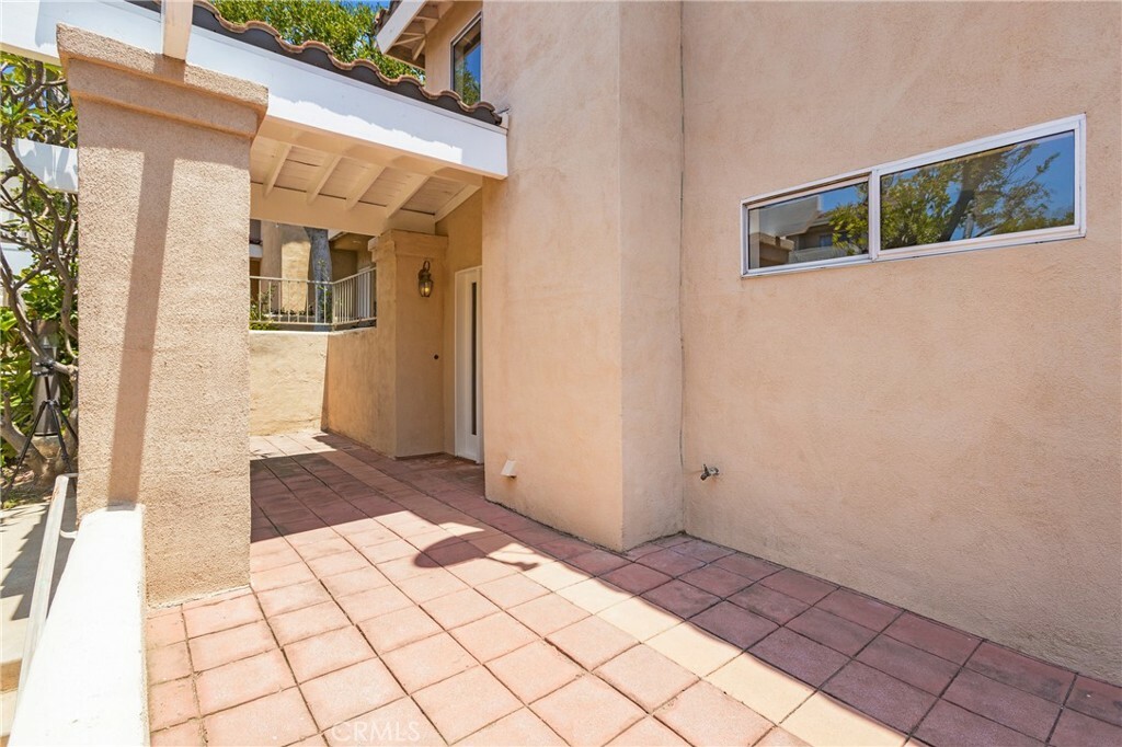 Property Photo:  1210 E Bixby Avenue  CA 92865 