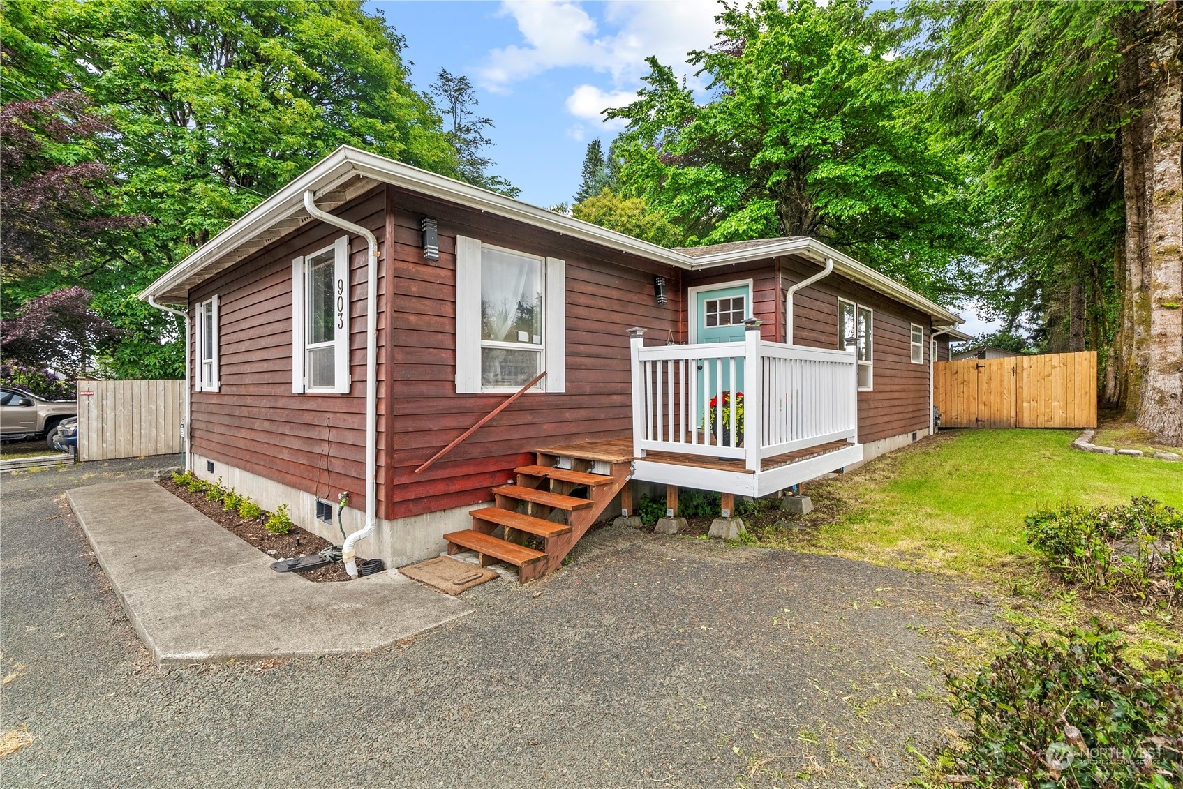 Property Photo:  903 E Beacon Avenue  WA 98563 