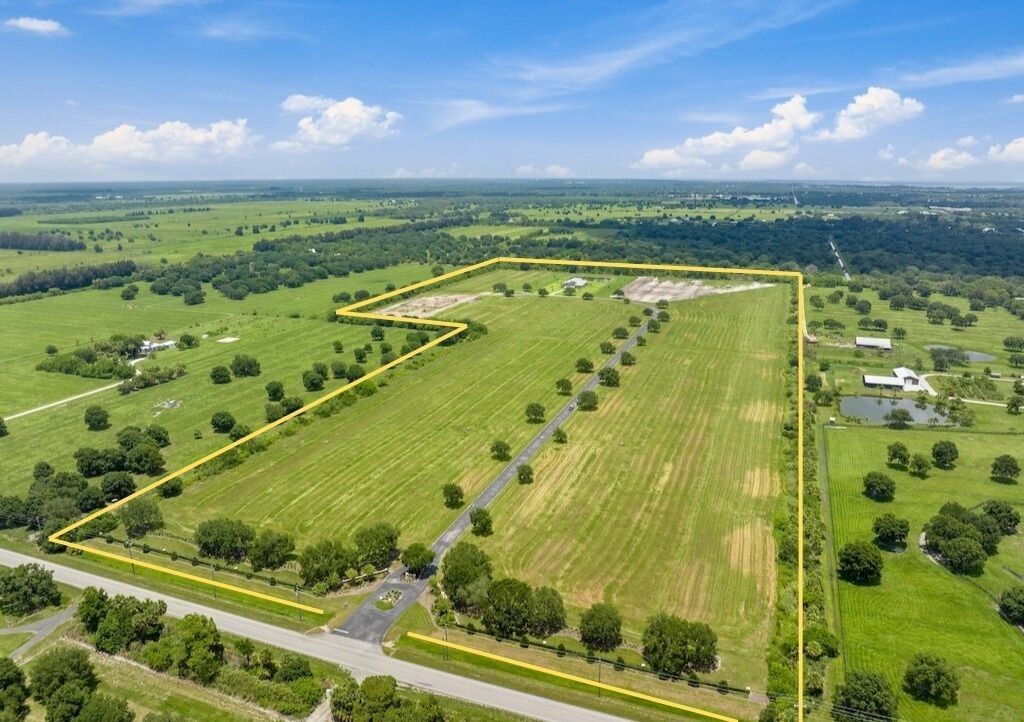 Property Photo:  6995 71st Court  FL 32967 