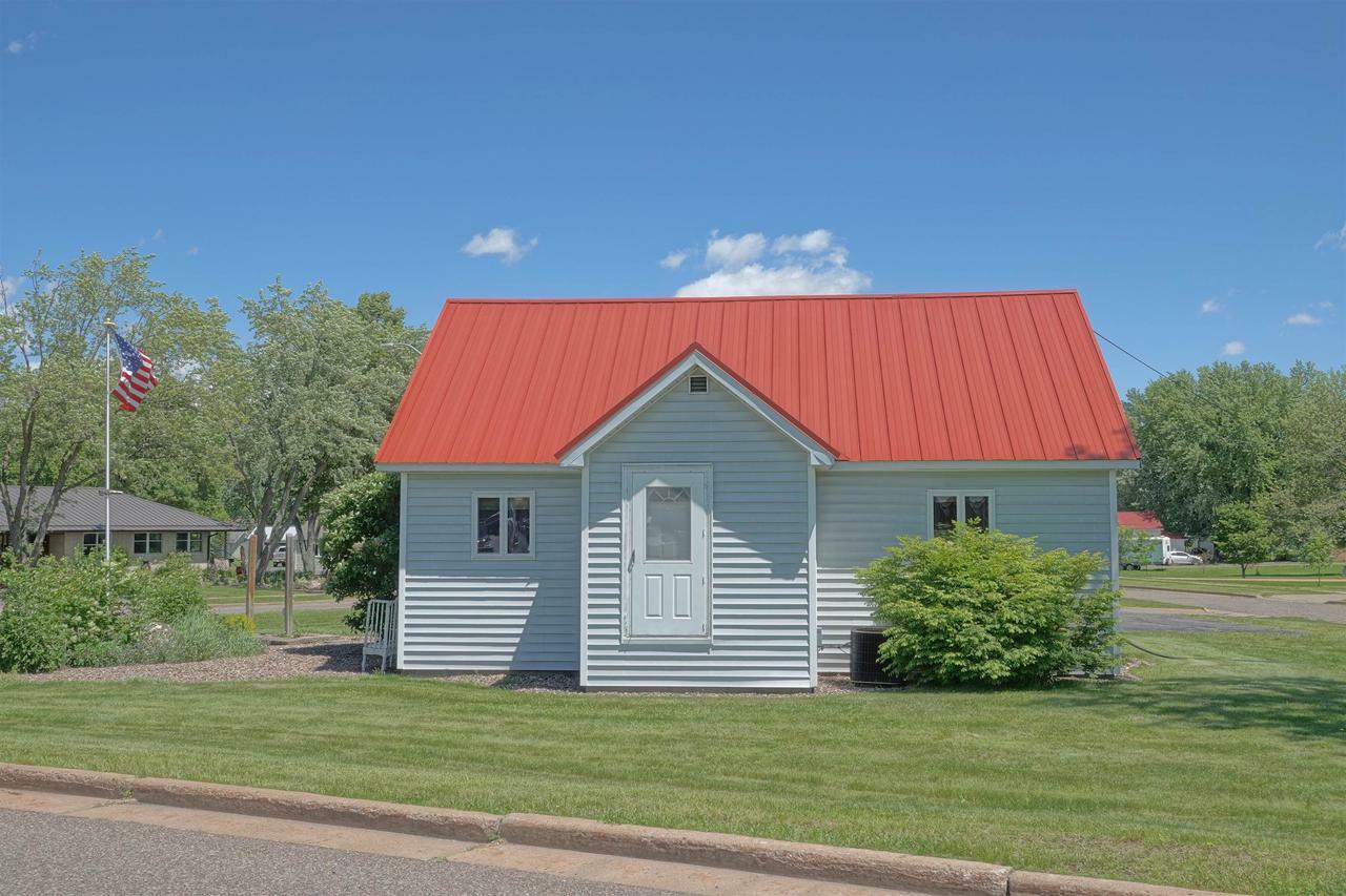 Property Photo:  526 West Broadway Place  WI 54451 