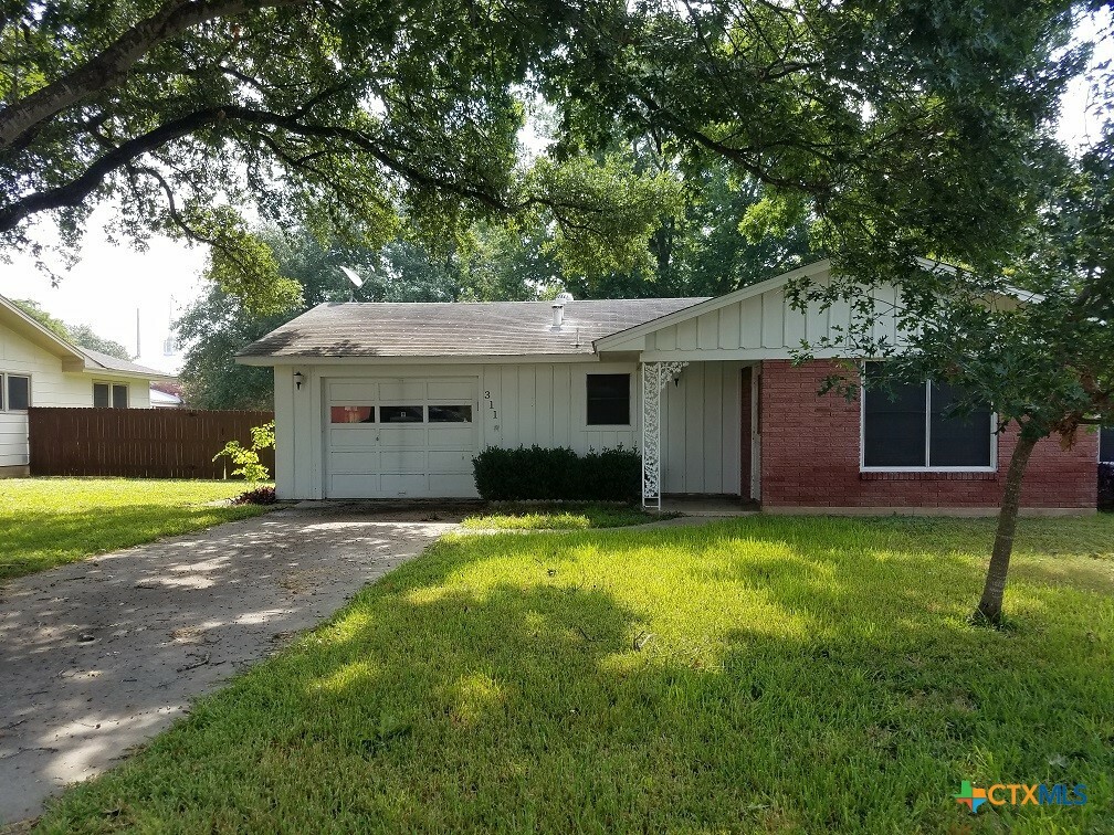 Property Photo:  311 Delany Street  TX 78155 