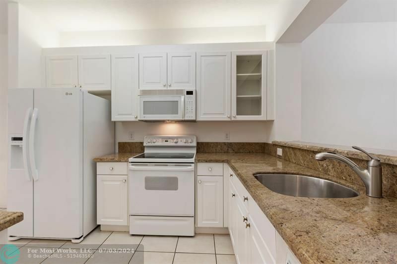 Property Photo:  7755 Yardley Dr 303  FL 33321 