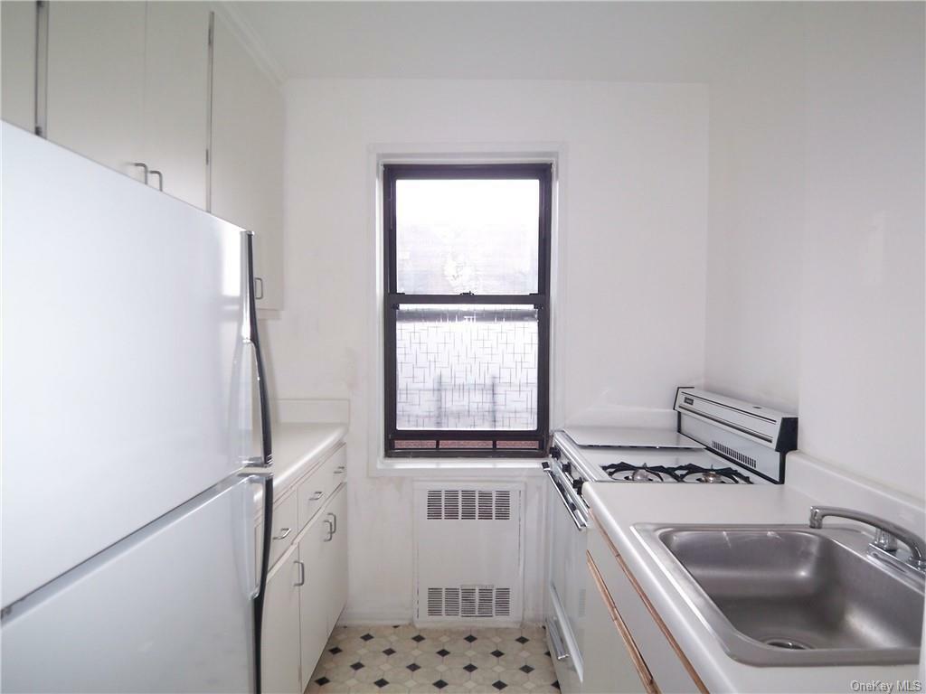 Property Photo:  485 E Lincoln Avenue 519  NY 10552 