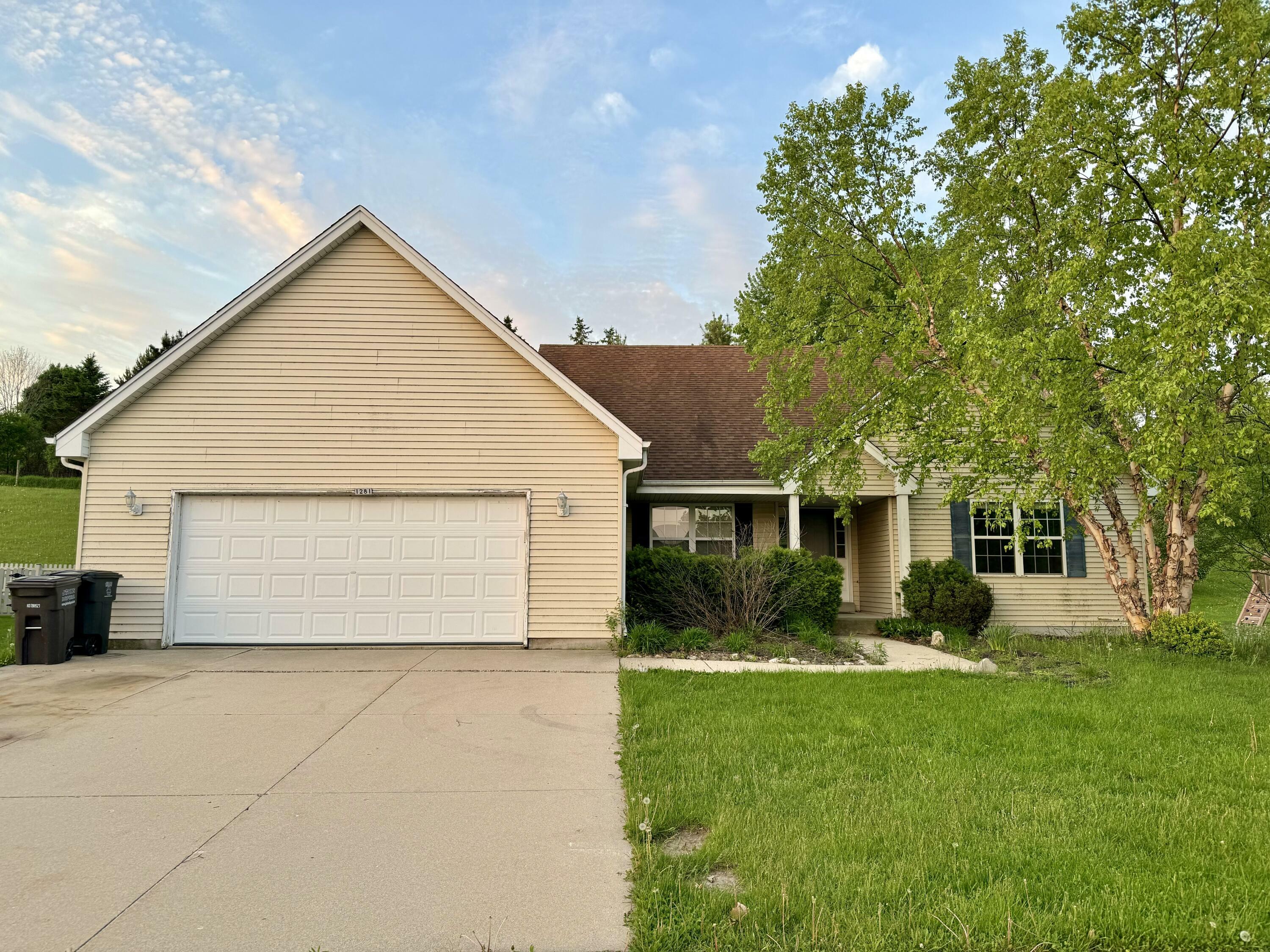 Property Photo:  1281 Orchard Cir  WI 53066 