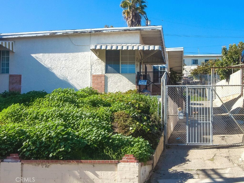 Property Photo:  217 S 1/2 Park View Street  CA 90057 