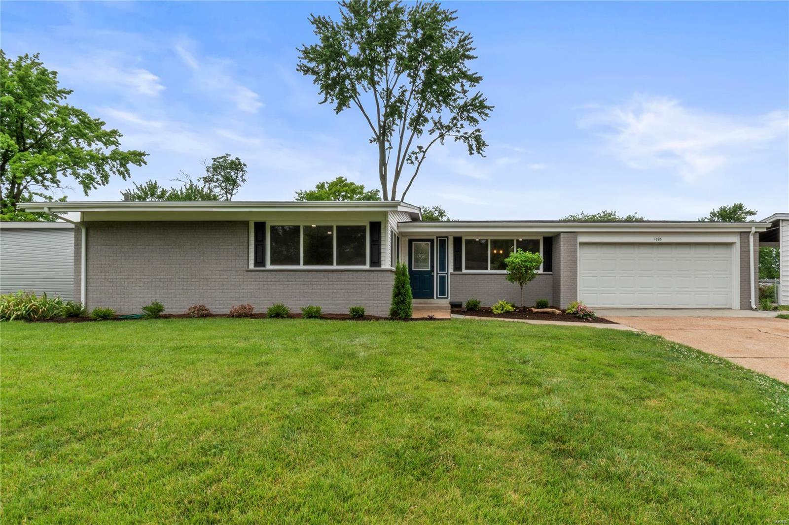 Property Photo:  1695 Gallant Fox Drive  MO 63033 