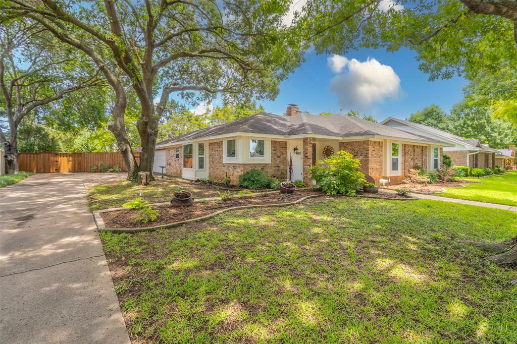 Photo de la propriété:  807 Athenia Way  TX 75137 