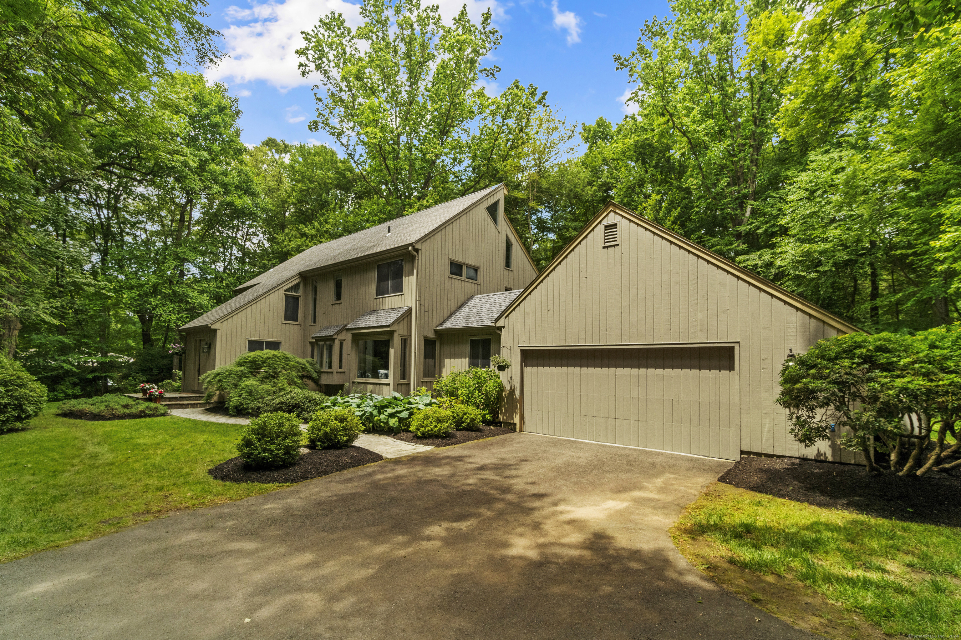 Property Photo:  41 Forest Glen Drive  CT 06525 