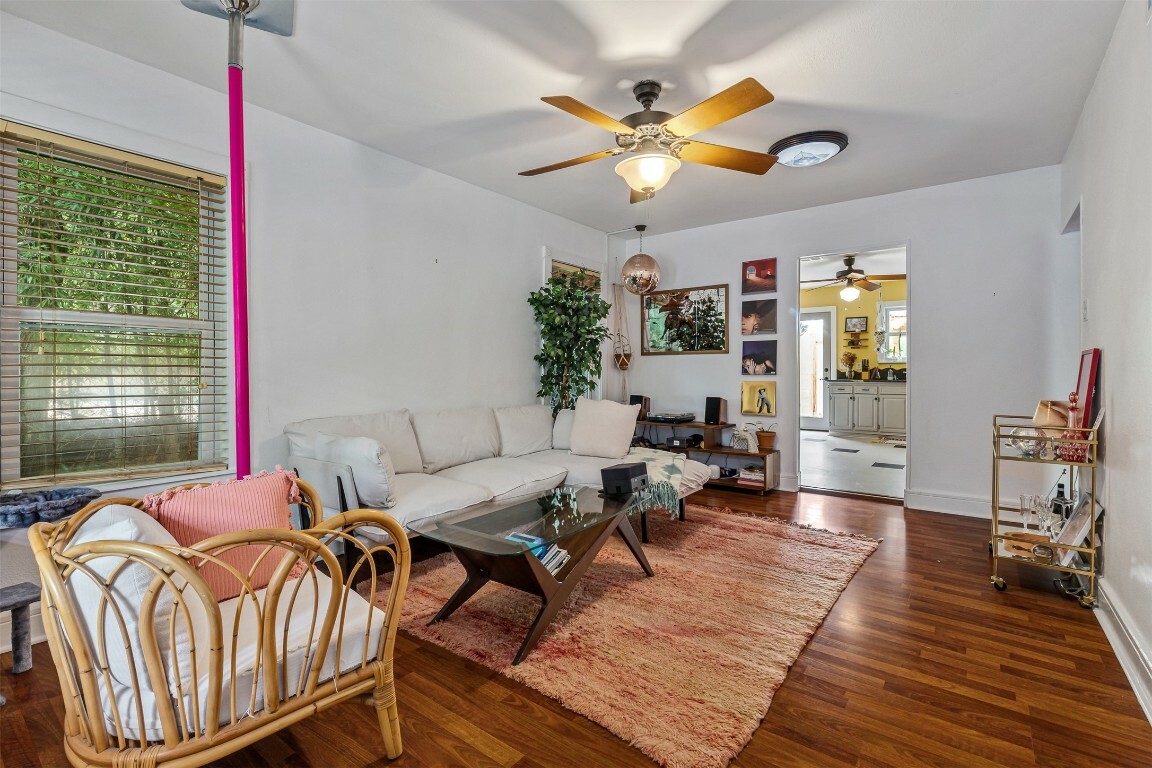 Property Photo:  2512 E 10th Street  TX 78702 