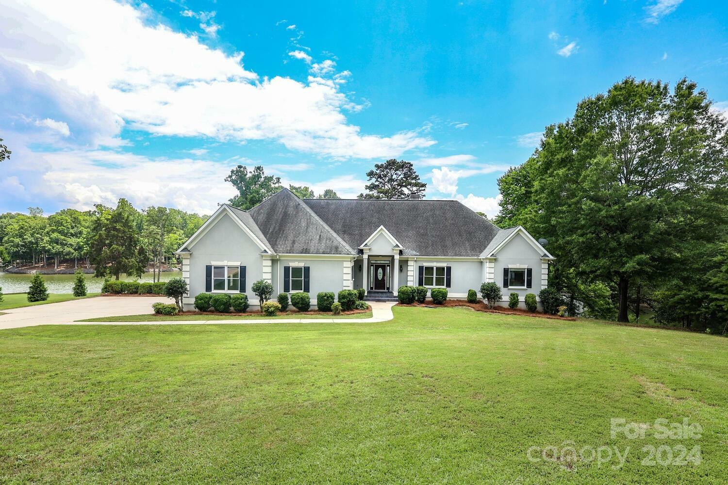 Property Photo:  16418 Bunch Walnuts Road  NC 28278 