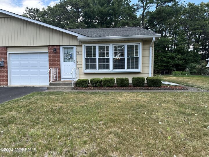 31B Yorktowne Parkway  Whiting NJ 08759 photo