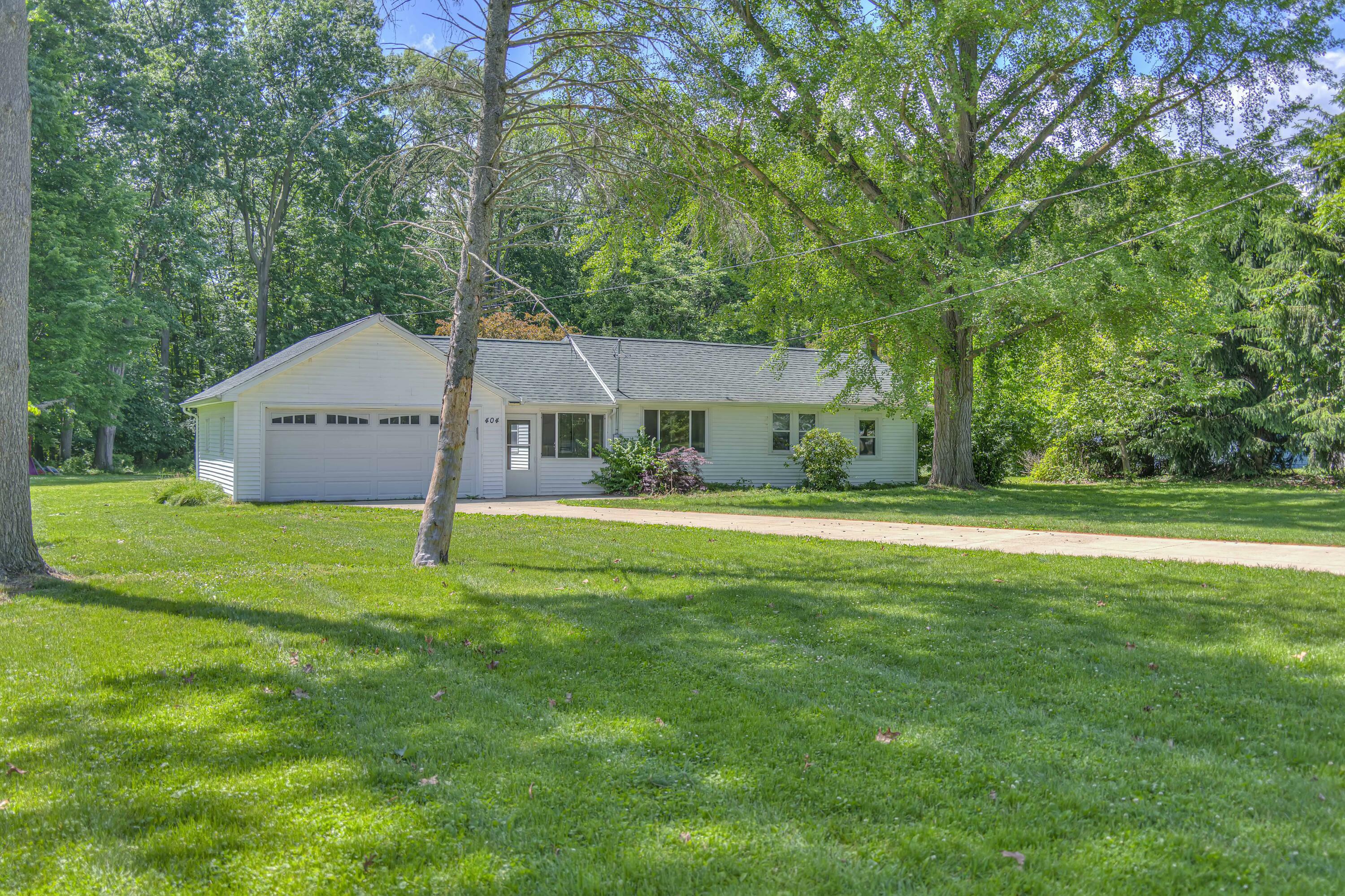 Property Photo:  404 Woodland Avenue  MI 49203 