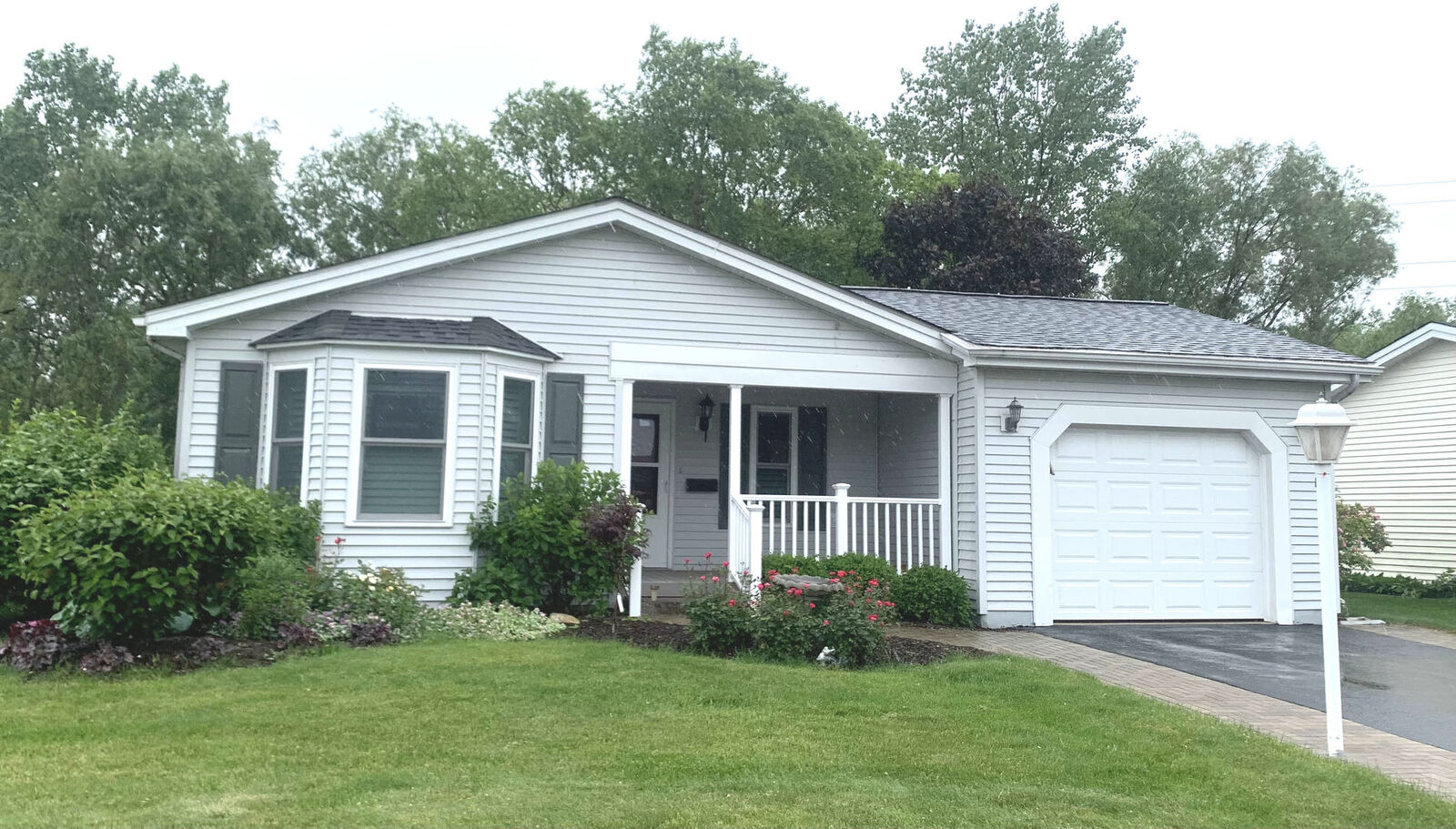 Property Photo: 1407 Winners Circle IL 60030