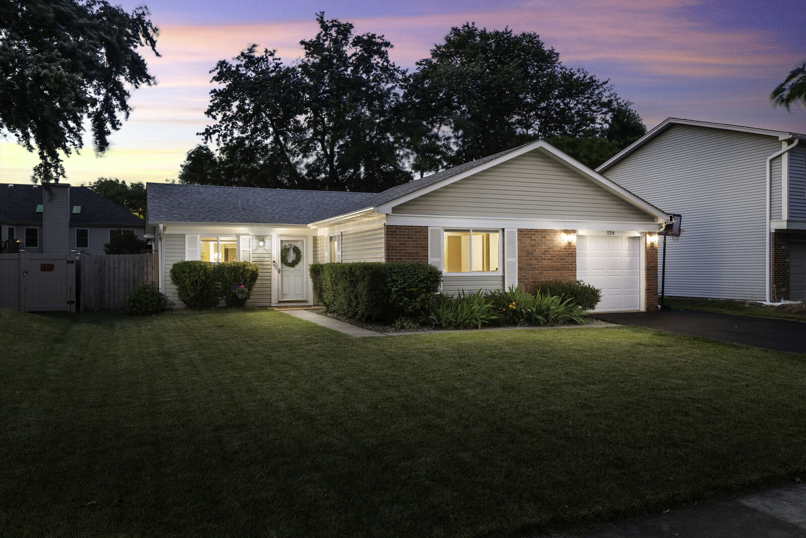 Property Photo:  124 Thackeray Drive  IL 60440 
