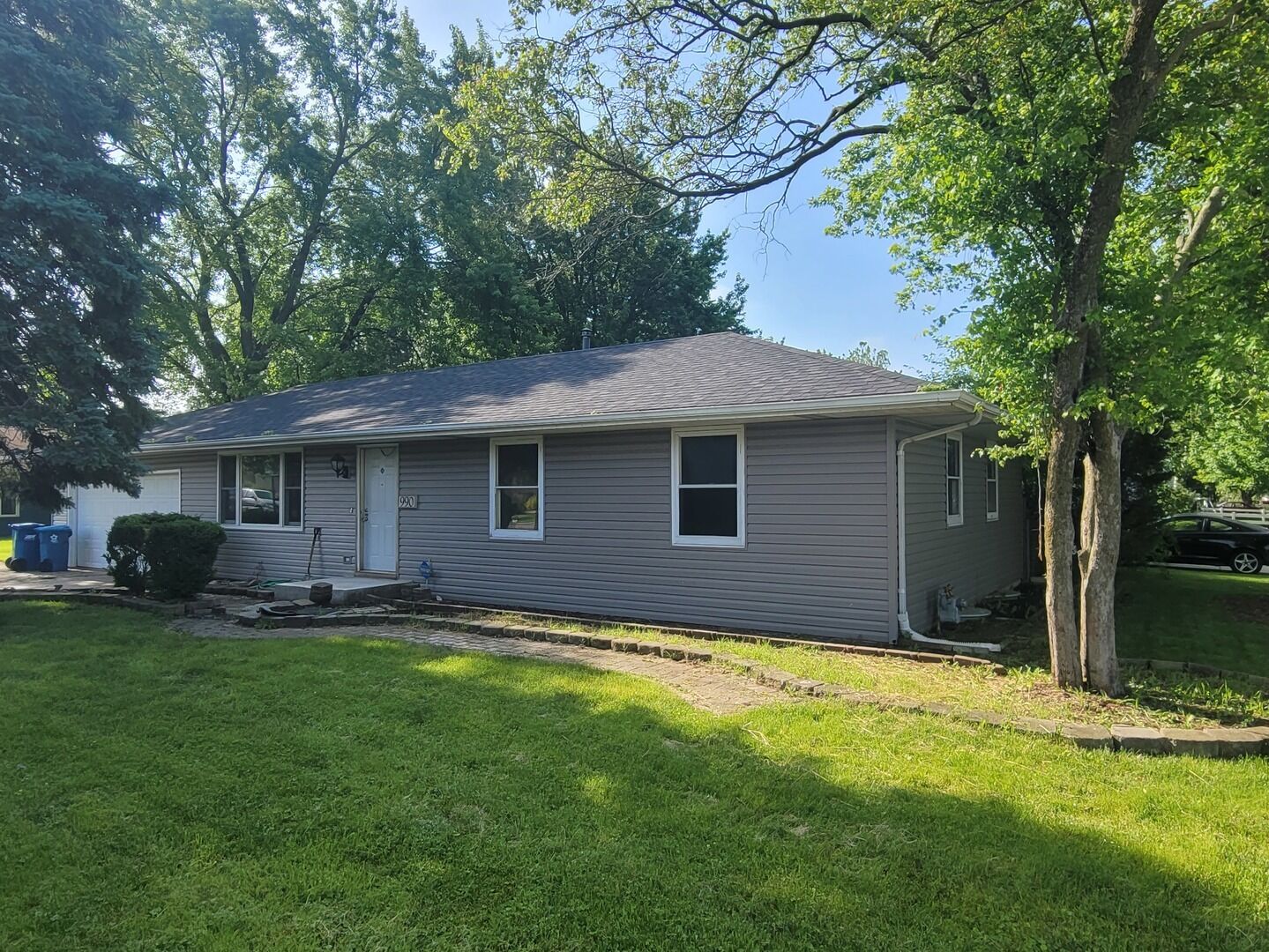 Property Photo:  990 Old Indian Trail  IL 60506 