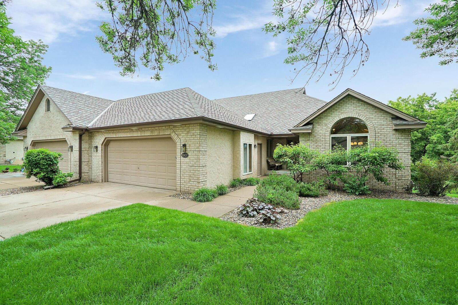 Property Photo:  10437 Fawns Way  MN 55347 