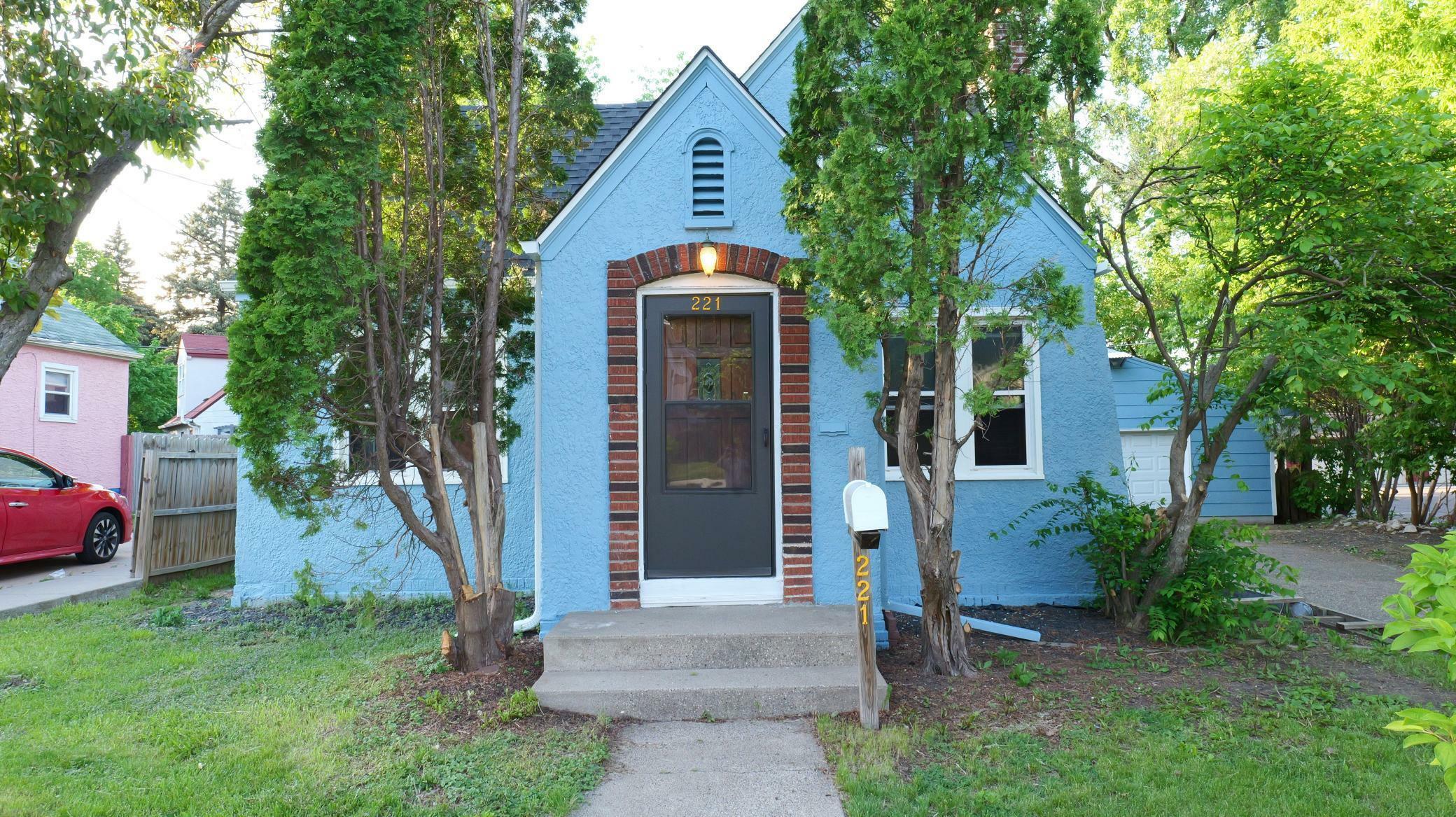 Property Photo:  221 Annapolis Street W  MN 55118 