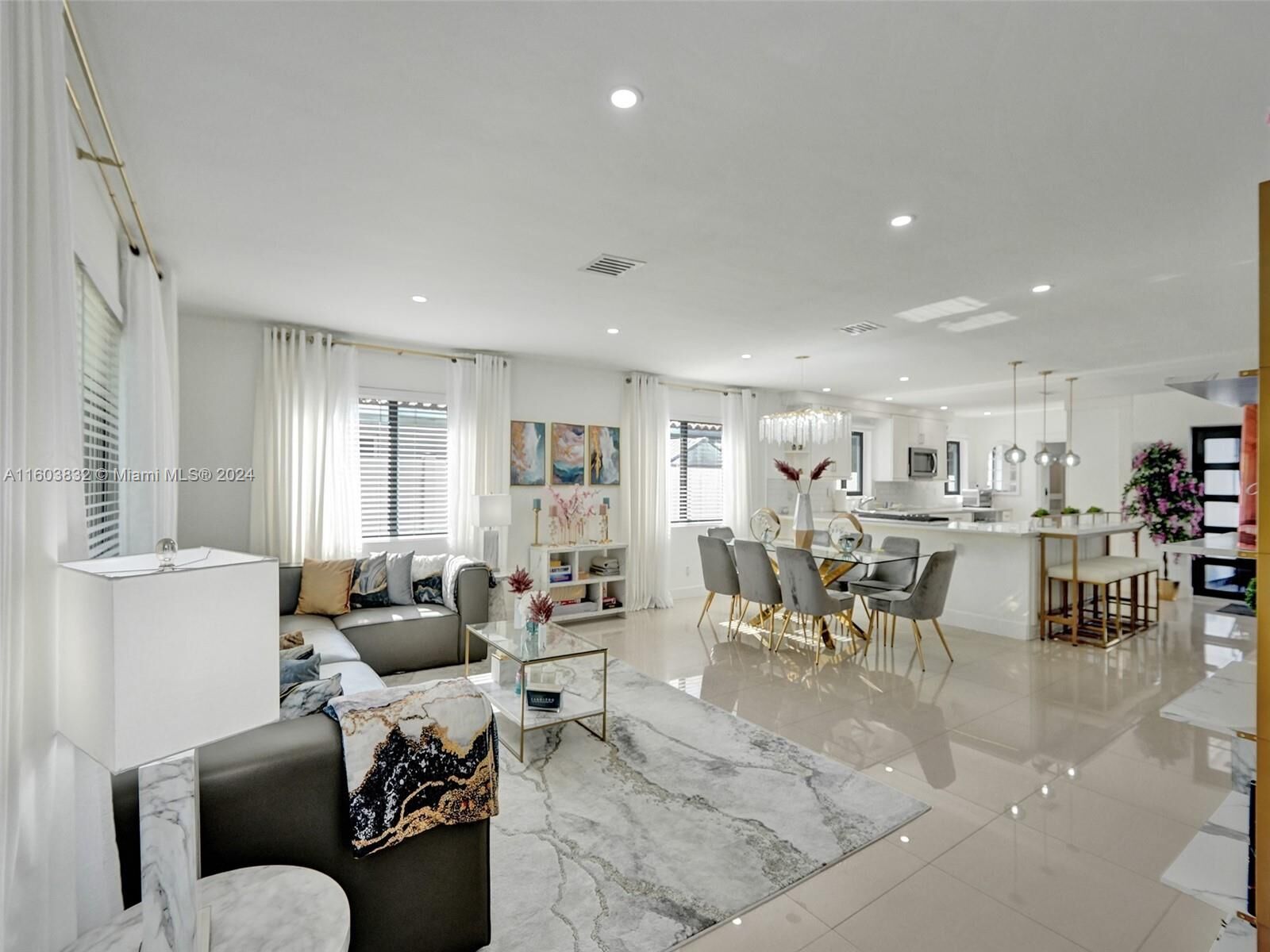 Property Photo: 1139 Lincoln St FL 33019