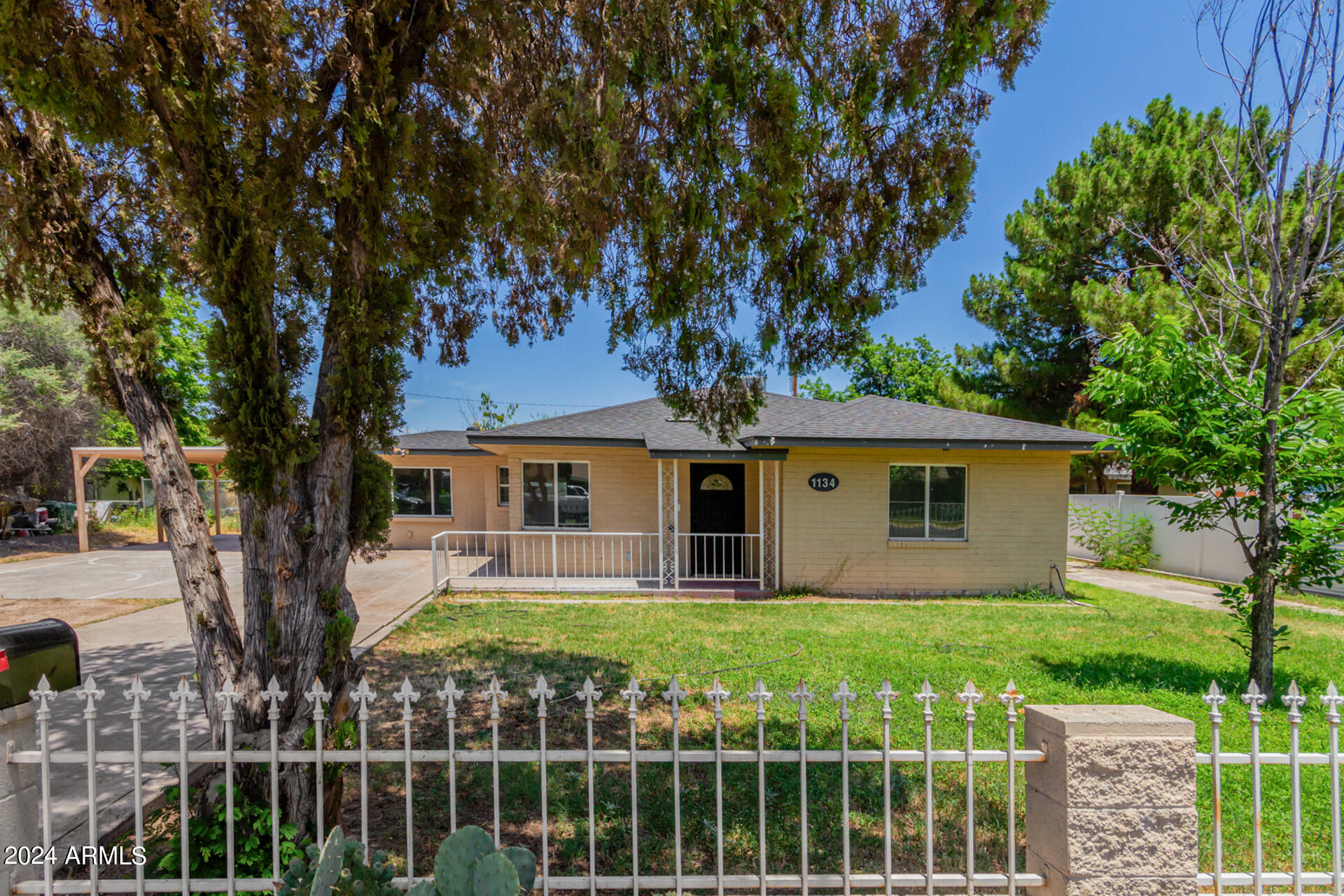 Property Photo:  1134 W 2nd Street  AZ 85201 