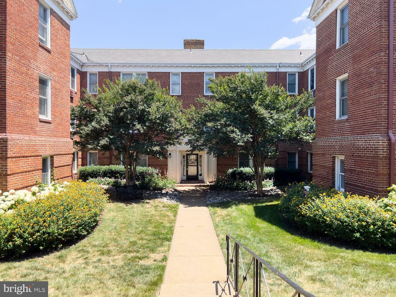 Property Photo: 922 S Washington Street 203 VA 22314