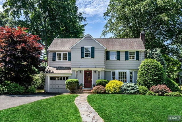 Property Photo:  656 Sherwood Road  NJ 07423 