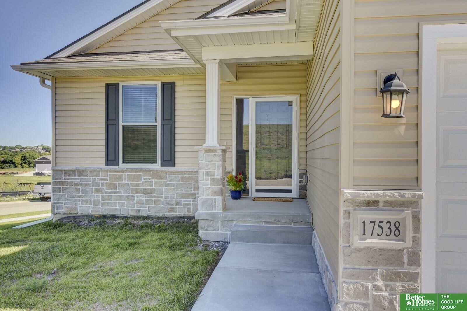 Property Photo: 17523 Greenleaf Drive NE 68136